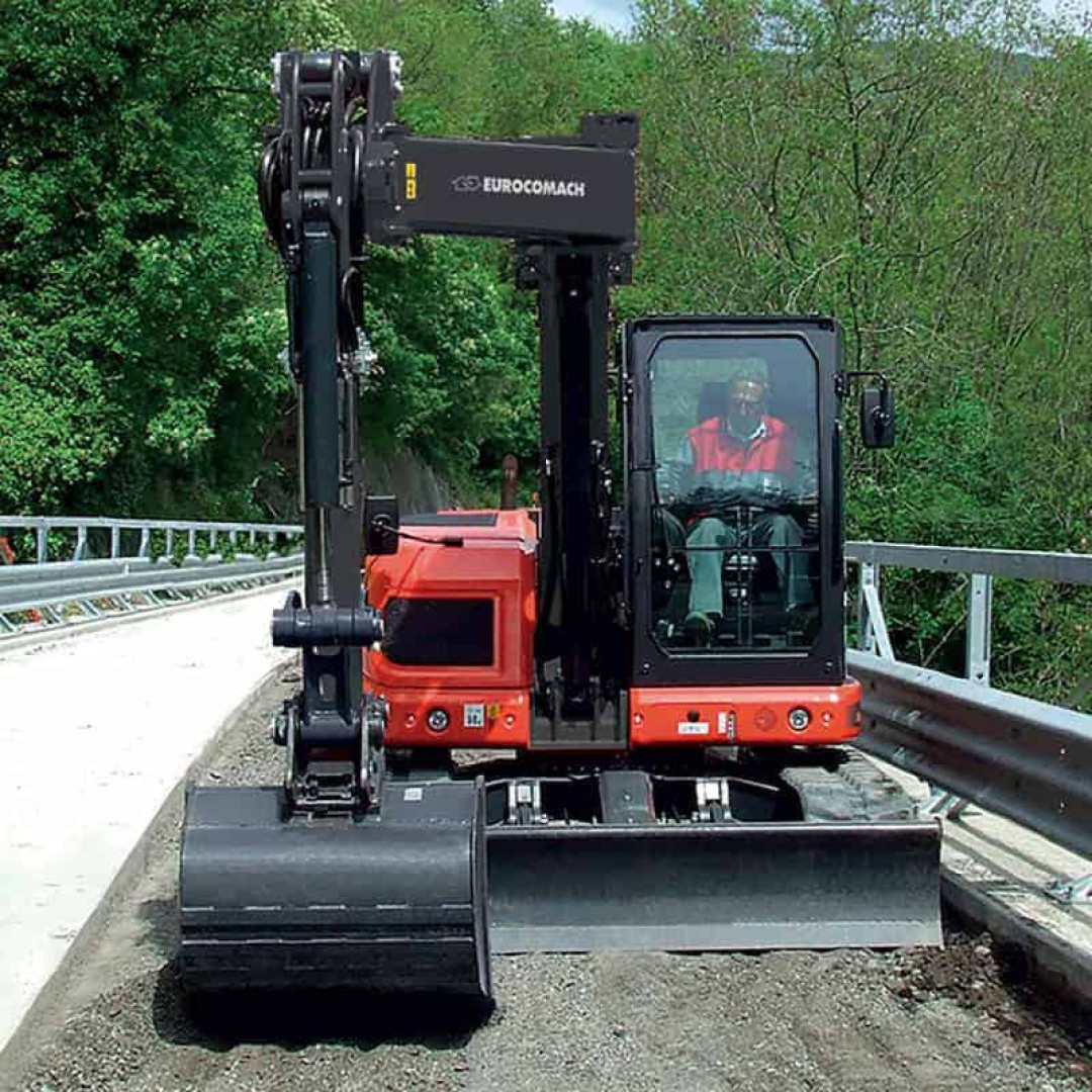 Excavator compact pe senile, Eurocomach 95UR (5) Excavator compact pe senile, Eurocomach 95UR