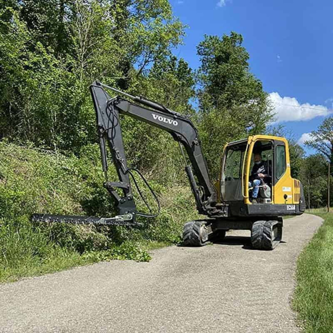 Trimer pentru gard viuiarba Uemme pentru mini excavatoare (1) Trimmer pentru gard viu/iarbă Uemme pentru mini excavatoare
