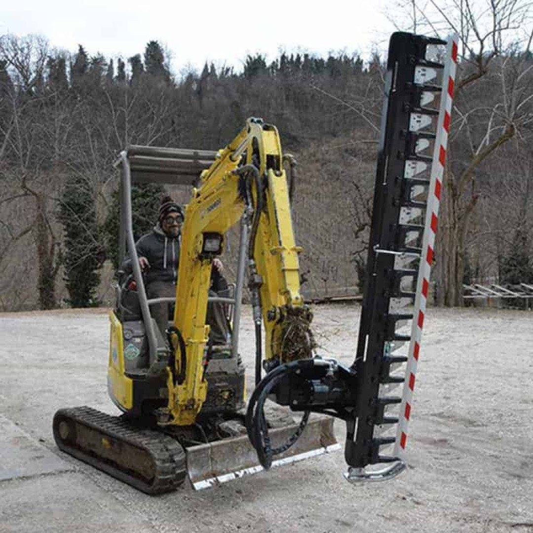 Trimer pentru ramuricrengi Uemme pentru mini excavatoare (2) Trimer pentru ramuri/crengi Uemme pentru mini excavatoare