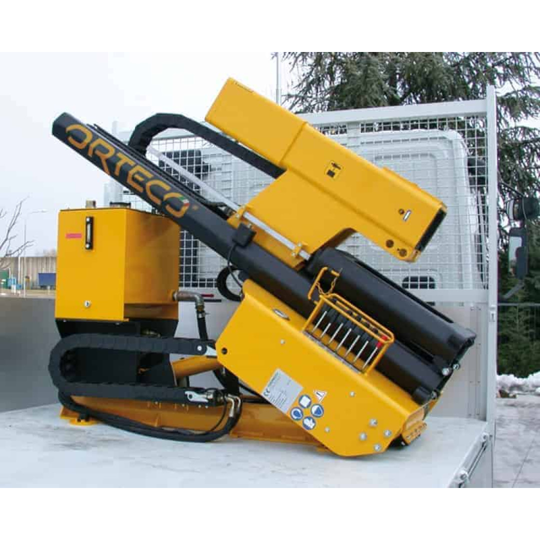 Orteco Basic 600 batator de stalpi (soneta) montat pe camion (2) Orteco Basic 600 batator de stalpi (soneta) montat pe camion