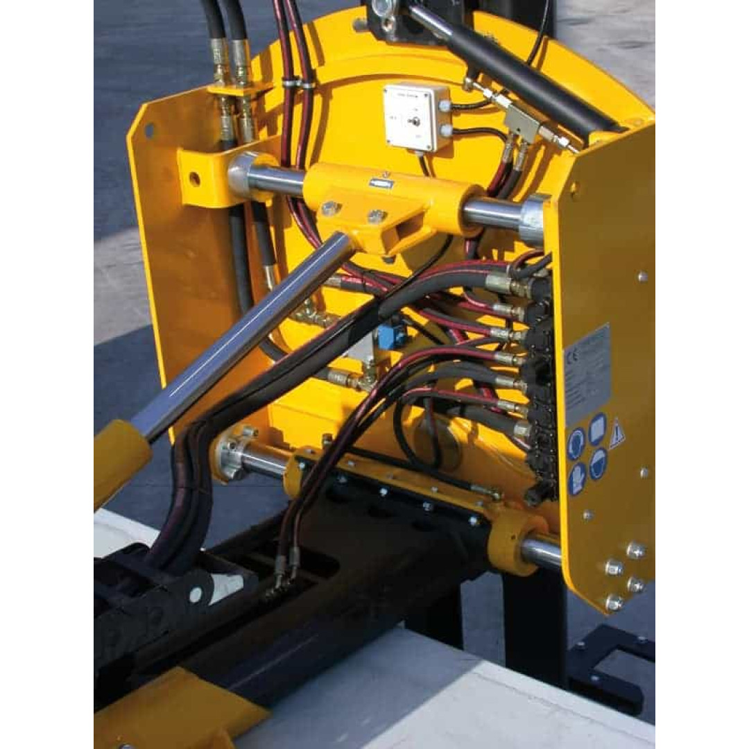 Orteco Basic 600 batator de stalpi (soneta) montat pe camion (6) Orteco Basic 600 batator de stalpi (soneta) montat pe camion